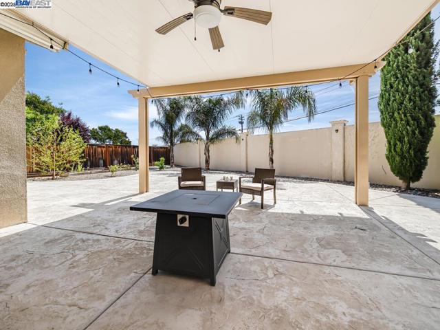 1178 Tropicana Ln, Brentwood CA: https://media.crmls.org/mediaz/da628481-b71a-42d8-a130-6ee6d079aa5c.jpg