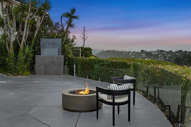 6544 Caminito Northland, La Jolla CA: https://media.crmls.org/mediaz/da62abc8-2108-4517-beb3-7a2698741977.jpg