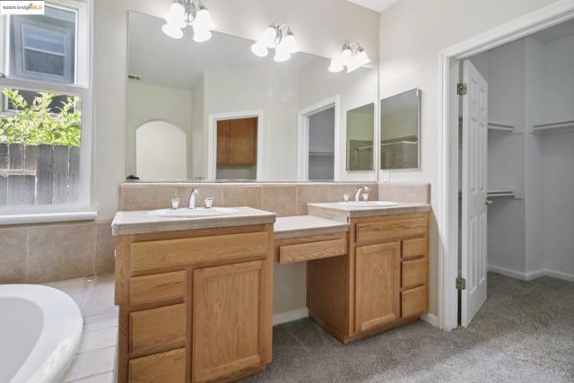 1838 Buck Mountain Ct, Antioch CA: https://media.crmls.org/mediaz/da62e2c1-b84c-4d1b-8116-8270a5edbf98.jpg