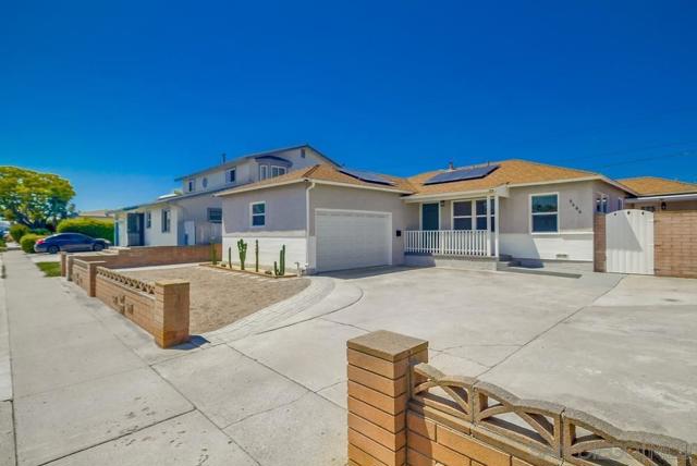 3484 Armstrong St, San Diego CA: https://media.crmls.org/mediaz/da62eb81-0653-4ee5-bd7b-51f71263b2a7.jpg