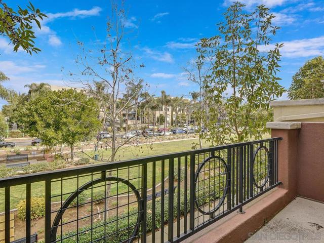 8732 Esplanade Park Lane, San Diego CA: https://media.crmls.org/mediaz/da633373-0a05-426b-8bd9-cbf42008d1d4.jpg