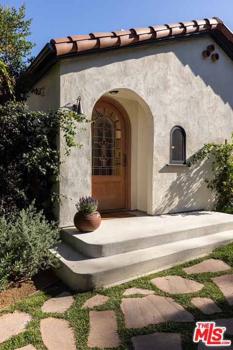 5906 Foothill Drive, Los Angeles CA: https://media.crmls.org/mediaz/da63a62b-6a2c-4552-b715-e34acb46b986.jpg