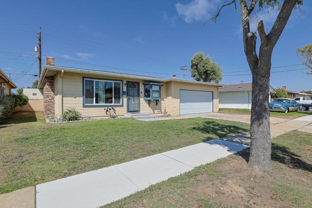 216 Crescent, Salinas CA: https://media.crmls.org/mediaz/da63e2b9-c3dc-4f3c-9738-267478aa8022.jpg