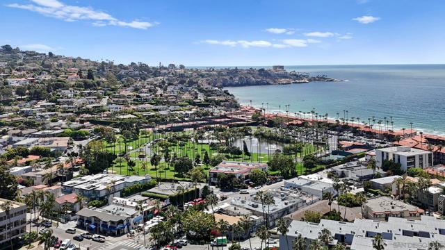 8121 Camino Del Sol, La Jolla CA: https://media.crmls.org/mediaz/da642b32-4d43-435d-ae3e-3491baf41477.jpg