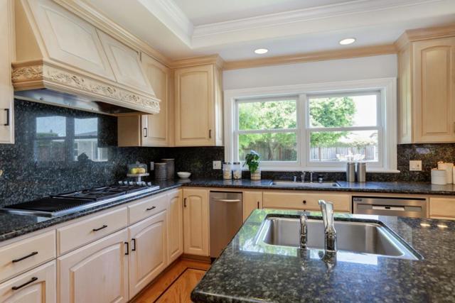510 Oak Park Way, Redwood City CA: https://media.crmls.org/mediaz/da64a4dd-4d0d-46f2-a2aa-cc627787c085.jpg