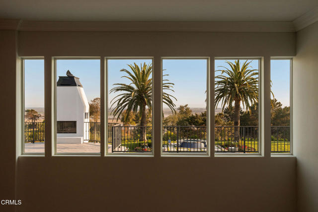 1069 Corte Barroso, Camarillo CA: https://media.crmls.org/mediaz/da64d594-331d-485f-ae16-e4b85c1f7785.jpg