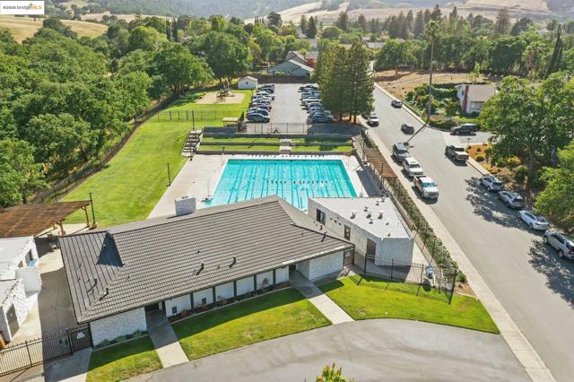 640 Mt Duncan, Clayton CA: https://media.crmls.org/mediaz/da6503fd-4238-44e1-a65f-b0b3560374f9.jpg