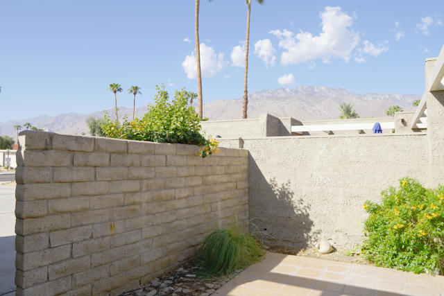 1880 Tamarisk Road, Palm Springs, CA 92262