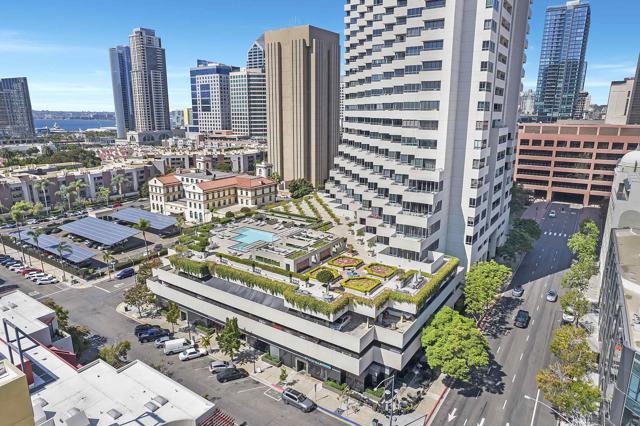 700 Front St, San Diego CA: https://media.crmls.org/mediaz/da66b97e-82d7-48bc-8cea-03d0e323d9ca.jpg