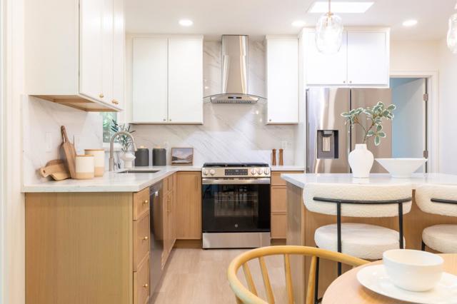 453 N Rengstorff Avenue, Mountain View CA: https://media.crmls.org/mediaz/da675b72-c3c0-4308-bad7-8d7f06d2a7ce.jpg