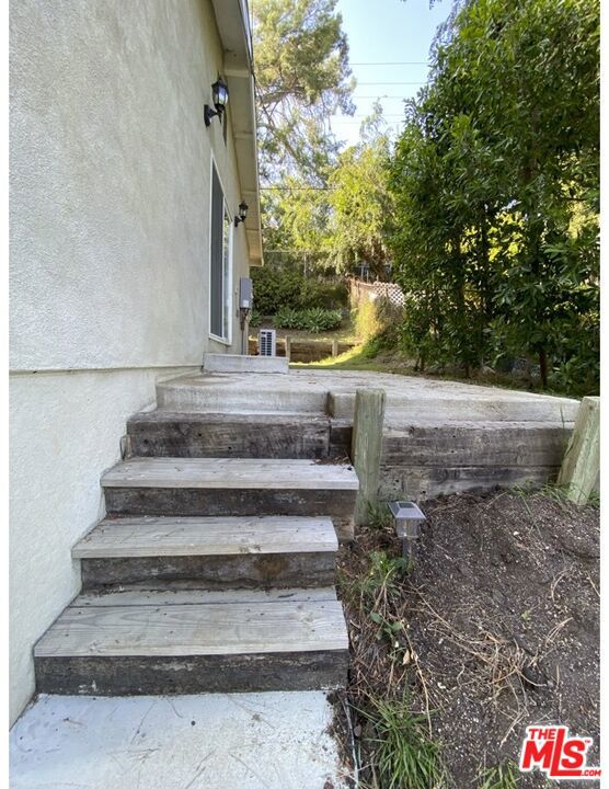4567 Yellowstone Street, Los Angeles CA: https://media.crmls.org/mediaz/da677183-1a51-4688-a15d-50324d345383.jpg