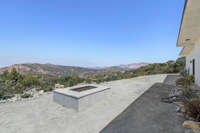 573 Lilac Ranch Rd, Alpine CA: https://media.crmls.org/mediaz/da6783b0-8687-41cd-90ef-66b9b9c166bc.jpg