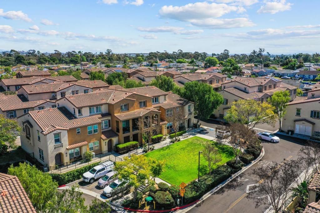 https://media.crmls.org/mediaz/da67ff66-b006-4119-a862-0d7bbc80887a.jpg?preset=X-Large