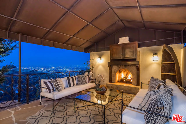 8149 Mannix Drive, Los Angeles CA: https://media.crmls.org/mediaz/da681eec-6f87-4143-859f-5361f74ca1d2.jpg