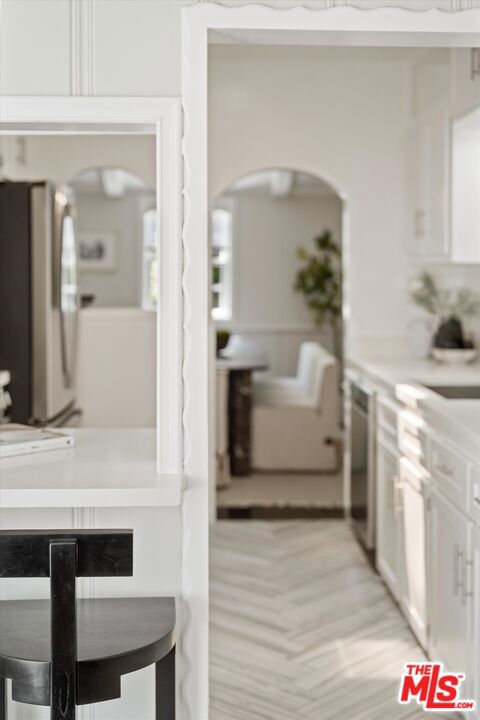 560 N Croft Avenue, West Hollywood CA: https://media.crmls.org/mediaz/da686ecd-bb92-4b1f-9d6f-3aeb6bb4e915.jpg