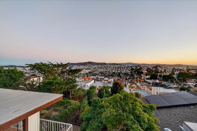 72 Cresta Vista Drive, San Francisco CA: https://media.crmls.org/mediaz/da687134-9a22-492b-bc5c-c12f3bc8f6ed.jpg