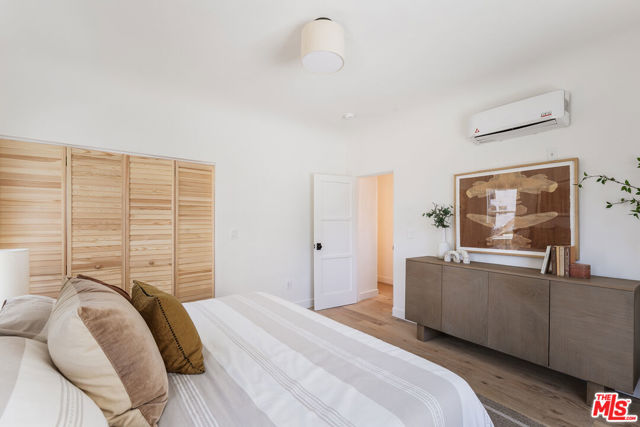 1570 S Hayworth Avenue, Los Angeles CA: https://media.crmls.org/mediaz/da693e84-2f4f-4abd-99e1-b8bd391482cf.jpg