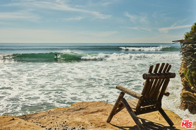 28830 Hampton Place, Malibu CA: https://media.crmls.org/mediaz/da695e03-d1be-49f6-93f2-ea7dfa834424.jpg