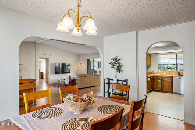 Detail Gallery Image 12 of 44 For 103 Poinsettia Gardens Dr, Ventura,  CA 93004 - 2 Beds | 2 Baths