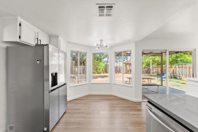 6431 Canyon Creek Way, Elk Grove CA: https://media.crmls.org/mediaz/da6a2295-1340-4f82-9c05-73d3415028db.jpg