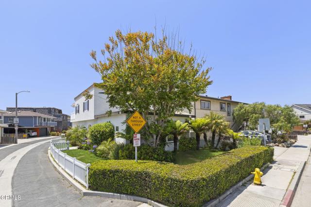 2036 Pierpont Boulevard, Ventura CA: https://media.crmls.org/mediaz/da6a8db7-3083-4659-9f43-5305407b57e8.jpg