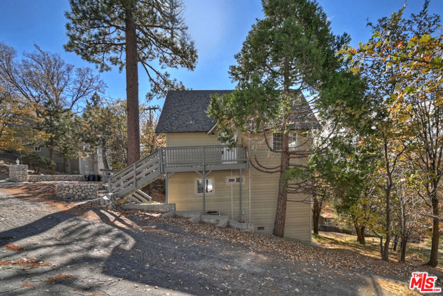 28665 Zion Drive, Lake Arrowhead CA: https://media.crmls.org/mediaz/da6a901a-3151-4388-837c-a09a84b9abd3.jpg