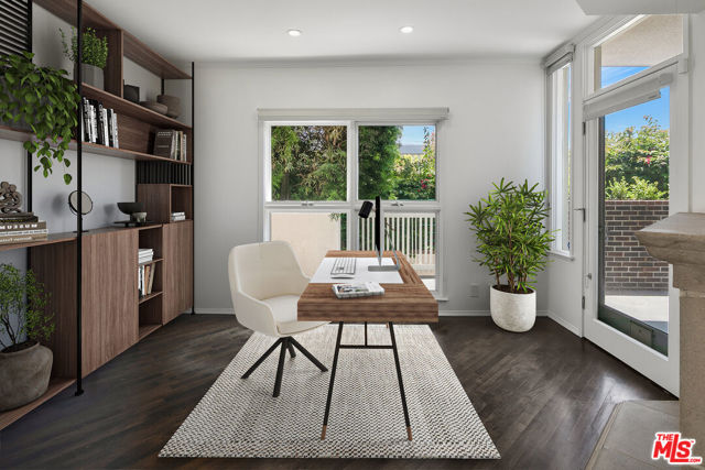 2115 3RD Street, Santa Monica CA: https://media.crmls.org/mediaz/da6bc27d-a4a2-47a1-9e1e-92482b20881b.jpg
