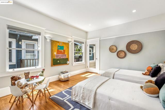 952 Kingston Ave, Piedmont CA: https://media.crmls.org/mediaz/da6bcb00-4c6a-4836-a5d5-8eee28646f06.jpg