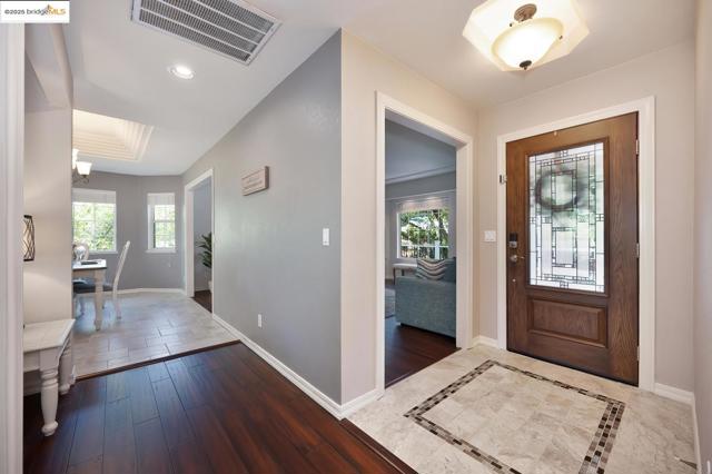 3196 Sudbury RD, Cameron Park CA: https://media.crmls.org/mediaz/da6bda20-cc1c-40ca-bf1a-22147b95933e.jpg