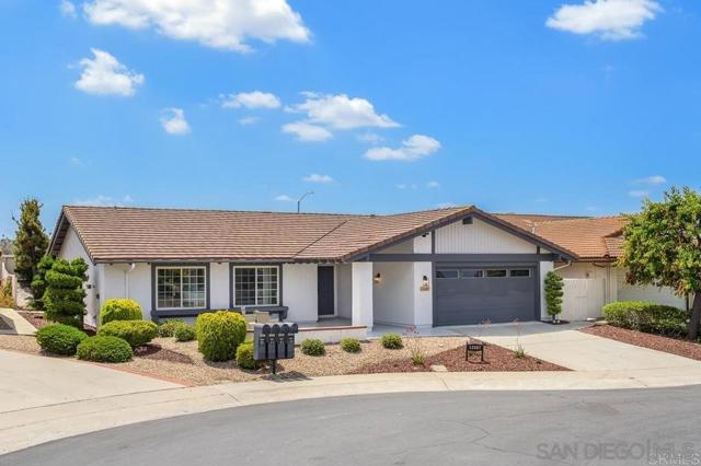 12687 Senda Acantilada, San Diego CA: https://media.crmls.org/mediaz/da6c318b-957d-45d9-aeeb-a64eb3f4c87b.jpg