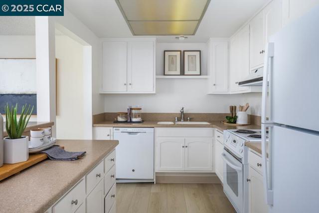 1349 Running Springs Rd, Walnut Creek CA: https://media.crmls.org/mediaz/da6c6f29-c79e-4e74-874a-5f0d16a5ce14.jpg