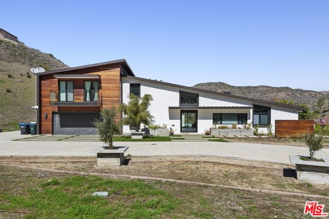 31830 Lobo Canyon, Agoura Hills CA: https://media.crmls.org/mediaz/da6cd283-ab5d-44a4-8ea1-a4586442b4b6.jpg