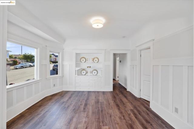 1641 E 20th Street, Oakland CA: https://media.crmls.org/mediaz/da6d8365-5f24-40fb-bd7f-ae6e30a00315.jpg