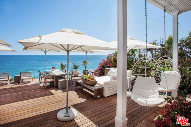 31740 Broad Beach Road, Malibu CA: https://media.crmls.org/mediaz/da6dc42b-d21f-4062-aaa8-2d058fb5c372.jpg
