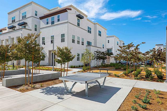 Detail Gallery Image 3 of 21 For 1455 Banahaw Dr #1,  Chula Vista,  CA 91915 - 2 Beds | 2/1 Baths