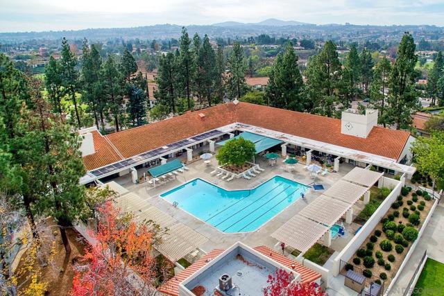 13356 Corte De Comares, San Diego CA: https://media.crmls.org/mediaz/da6e9188-9804-40f6-8eef-0463f27609a4.jpg