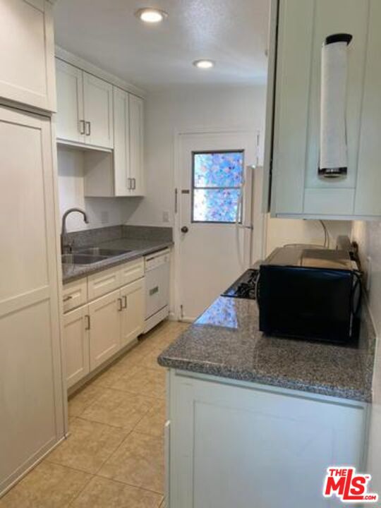 5784 Corbett Street, Los Angeles CA: https://media.crmls.org/mediaz/da6f4bc5-7877-40cb-bab2-005975d76cda.jpg