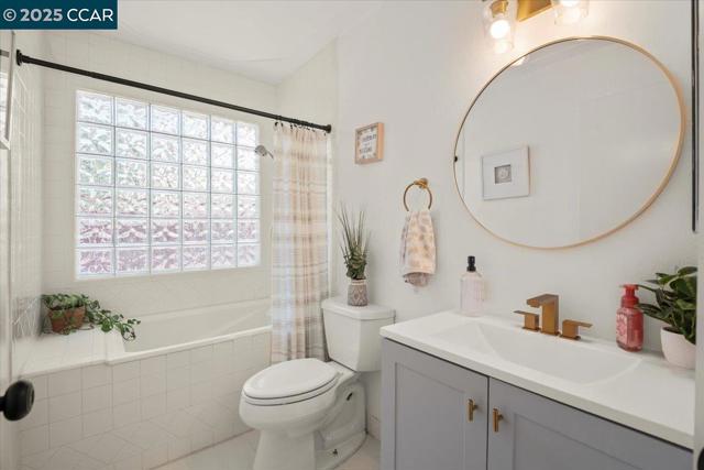 118 Cottonwood Ct, Hercules CA: https://media.crmls.org/mediaz/da6f91c7-fec1-432c-99af-3e9ffc7f7b03.jpg