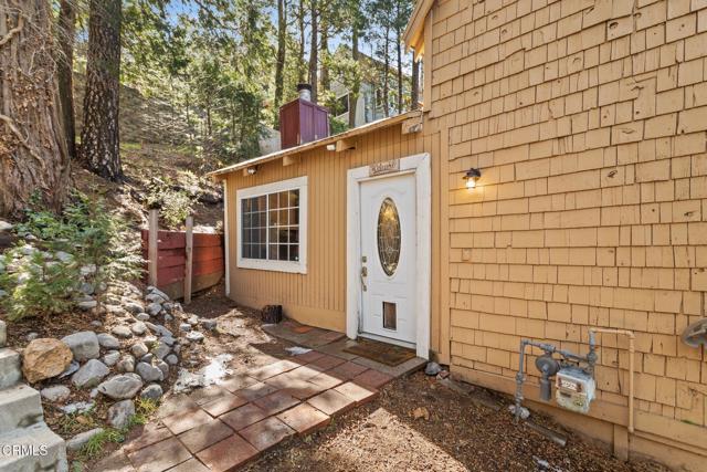 23624 Scenic Drive, Crestline CA: https://media.crmls.org/mediaz/da6fbfee-4ec0-4b12-ba5b-f12118606760.jpg