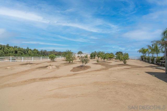 Image 58 of 75 For 37789 Avenida La Cresta