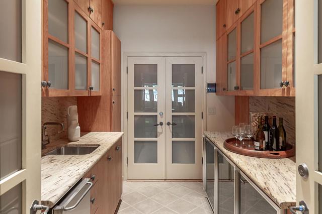 3 Oak Forest Court, Portola Valley CA: https://media.crmls.org/mediaz/da70283e-2a08-4d6b-b20b-87c01ed002cd.jpg