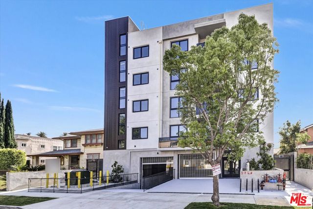 1537 S Wilton Place, Los Angeles CA: https://media.crmls.org/mediaz/da703fd1-29fe-4ad8-acc0-859a8b914767.jpg