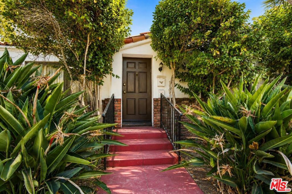 513 N Rexford Drive — architectural residence
