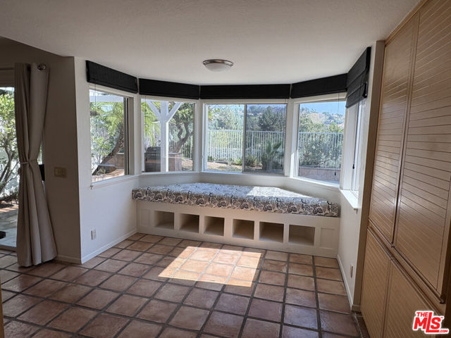 24715 Calle Largo, Calabasas CA: https://media.crmls.org/mediaz/da70d627-95df-40da-bfe4-39af4beea35e.jpg