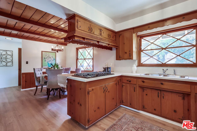 7951 Glenties Lane, Sunland CA: https://media.crmls.org/mediaz/da70ecd3-1990-4112-bee9-3e9f3d78710a.jpg