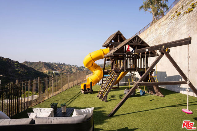 2125 Kew Drive, Los Angeles CA: https://media.crmls.org/mediaz/da712d1e-fed4-4809-bcff-a0abb1c8769f.jpg