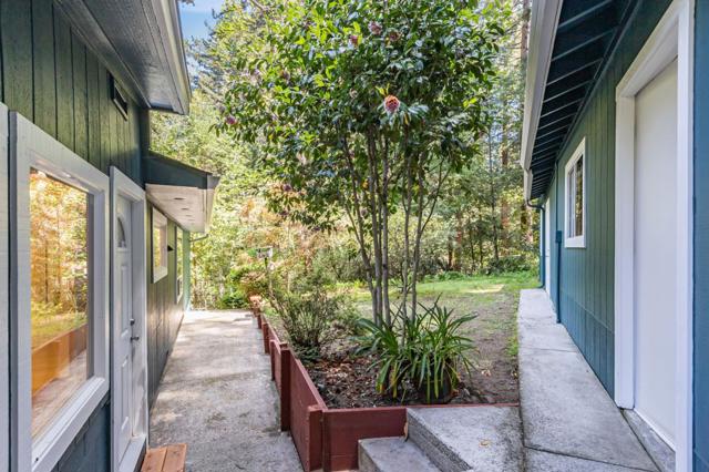 4865 Highway 9, Felton CA: https://media.crmls.org/mediaz/da716d35-4cf6-4923-b992-7dd2cbe29c57.jpg