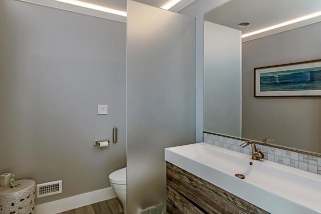 625 W Glen Way, Woodside CA: https://media.crmls.org/mediaz/da71b0ae-d88f-470d-876d-3fb6392de5a3.jpg
