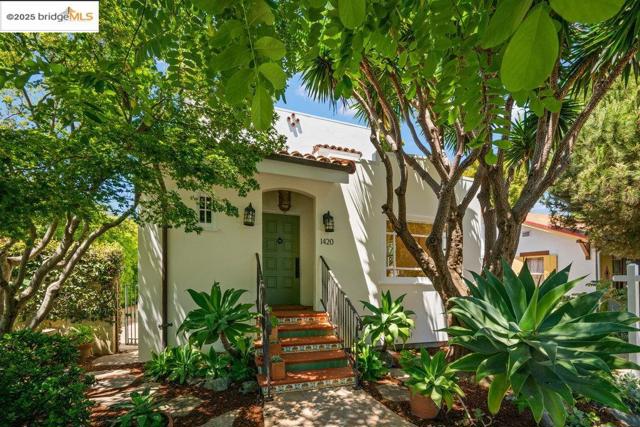 1420 Stannage Ave, Berkeley CA: https://media.crmls.org/mediaz/da71f5ed-2e7f-460f-a1d2-dd5931d69a4b.jpg