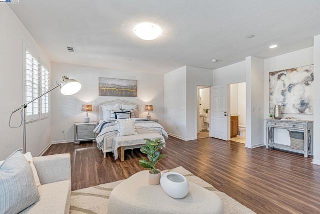 4005 Sarasta Bay Dr, Pittsburg CA: https://media.crmls.org/mediaz/da72860e-ec86-46f7-a6b1-88ad827b2b65.jpg